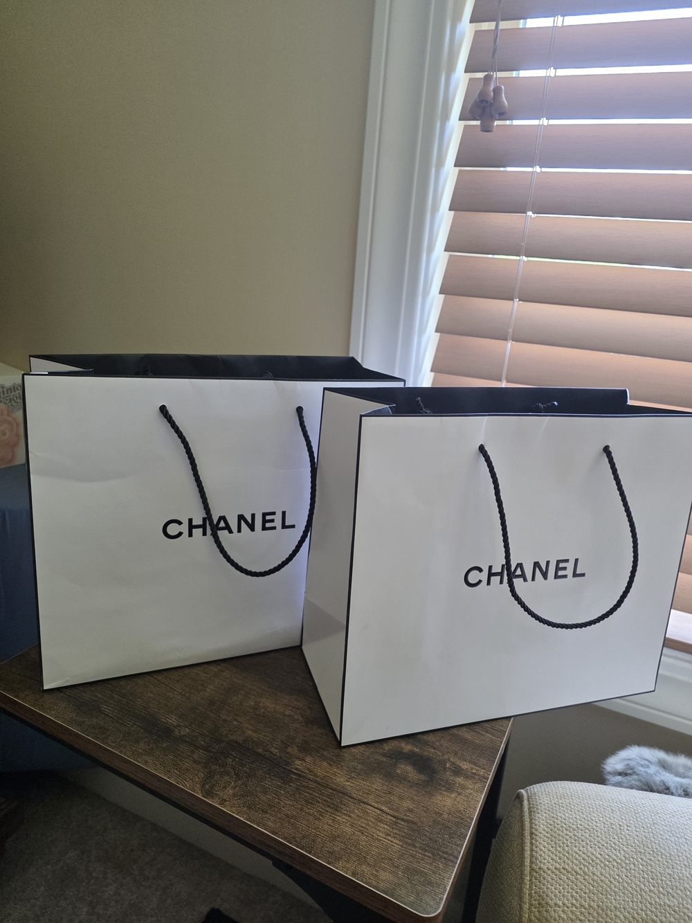 CHANEL White and Black Branded Shopping Bags and Boxes - Picture 5 of 6